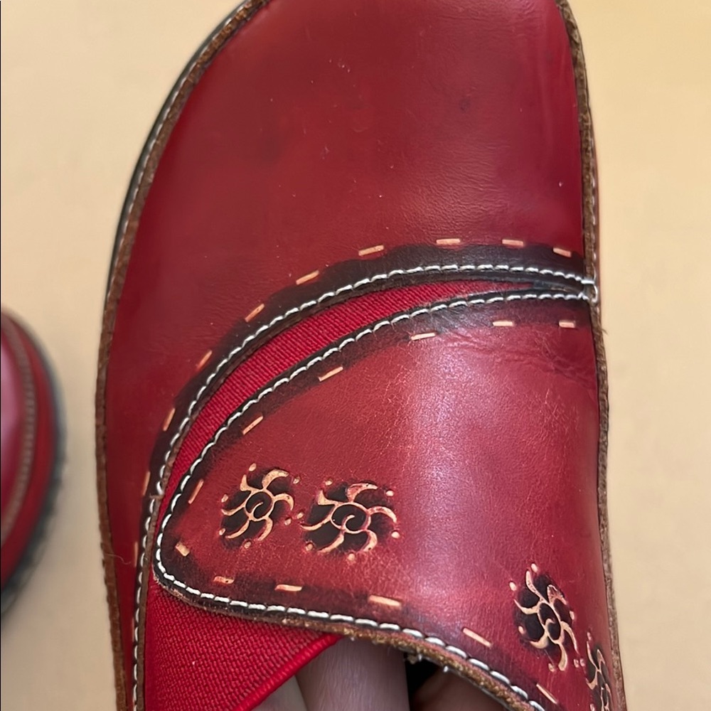 Spring Step Red Slip-On Clogs - Picture 2 of 5